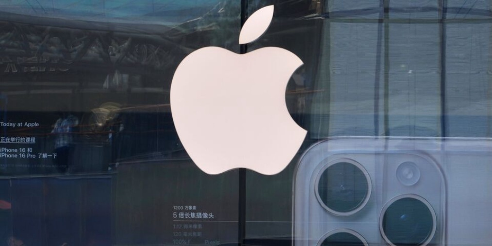 苹果市值首破5万亿，“轻AI”策略重塑科技股叙事？