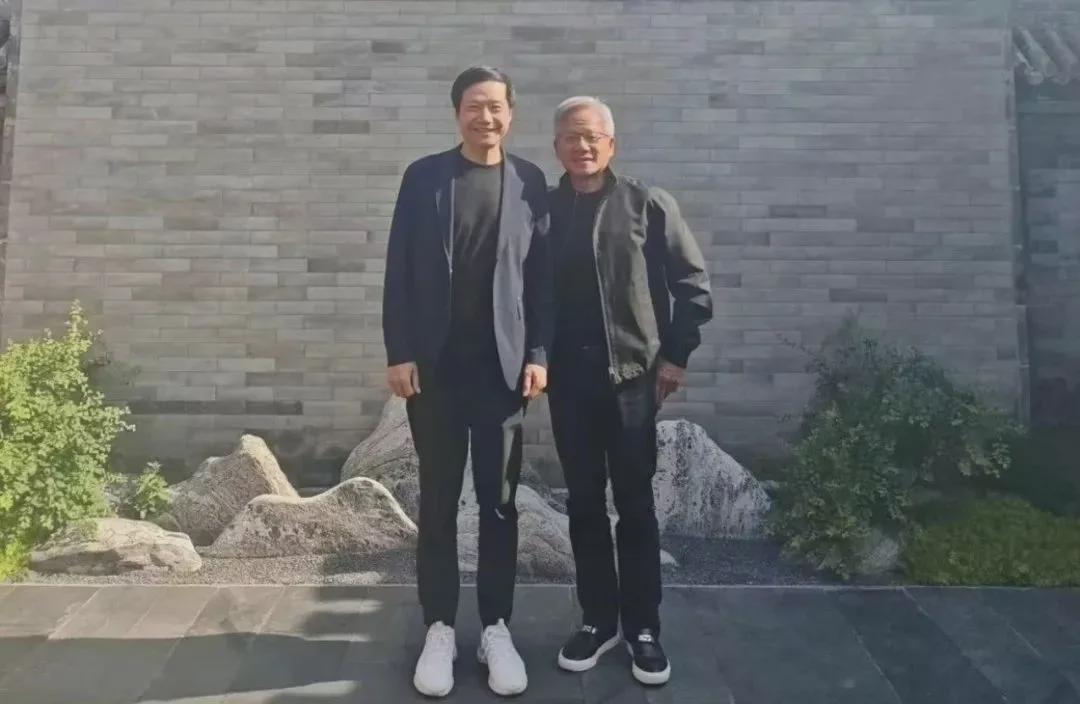 宗馥莉名下多家娃哈哈公司更名；黄仁勋访华与雷军合照丨邦早报