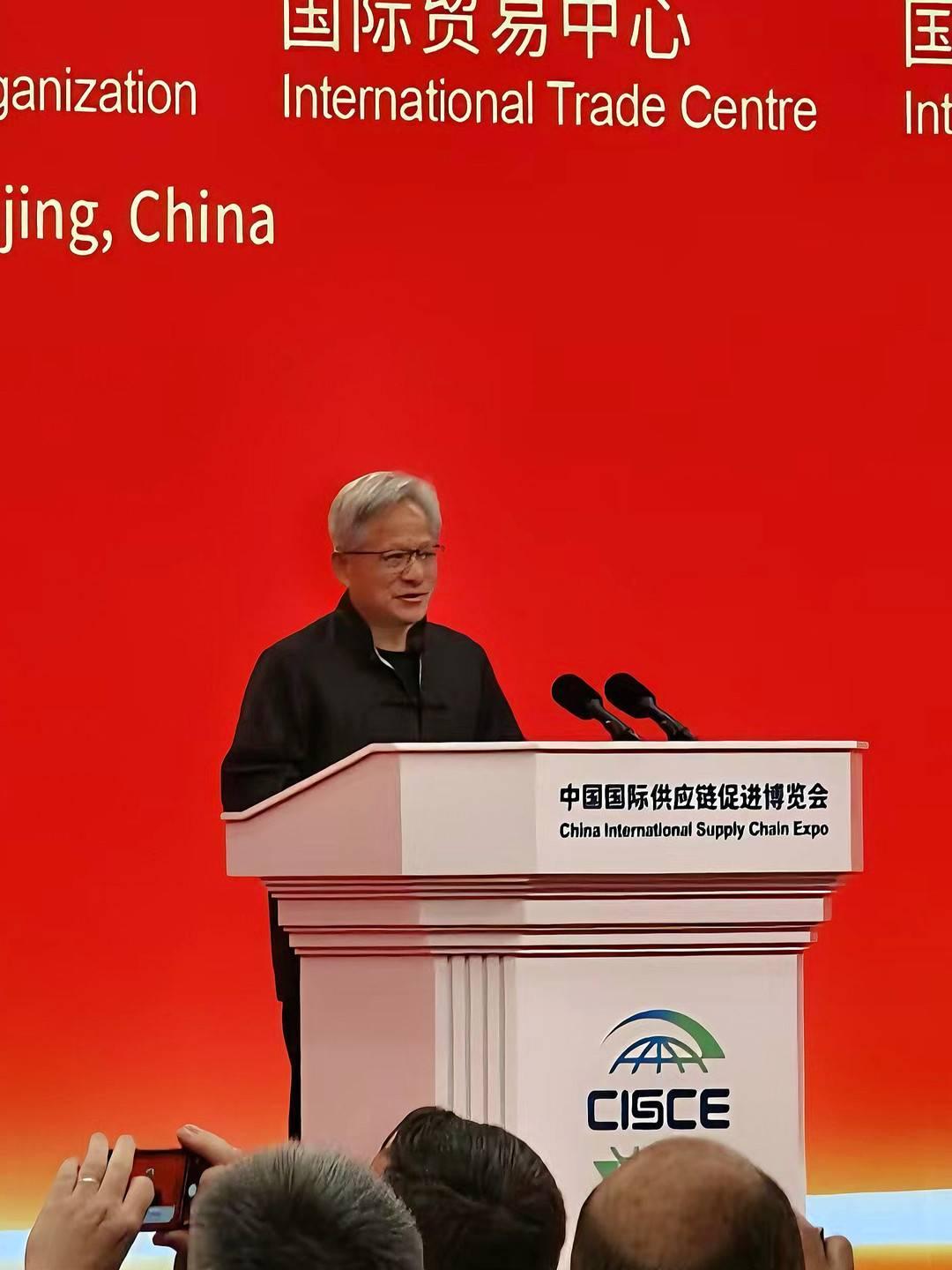 今年三度来华，黄仁勋首次亮相链博会点赞中国开源AI