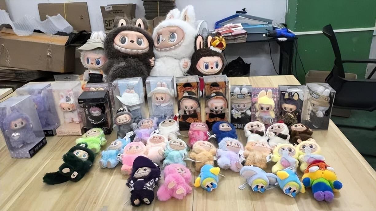 苹果回应首次在华关停直营店；字节跳动辟谣造车传闻丨邦早报