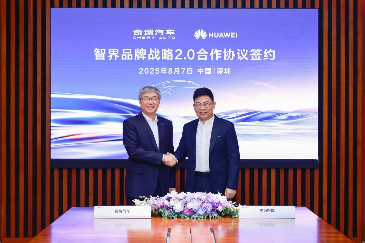 余承东尹同跃签约智界战略2.0协议，智界纯血鸿蒙模式战力爆表