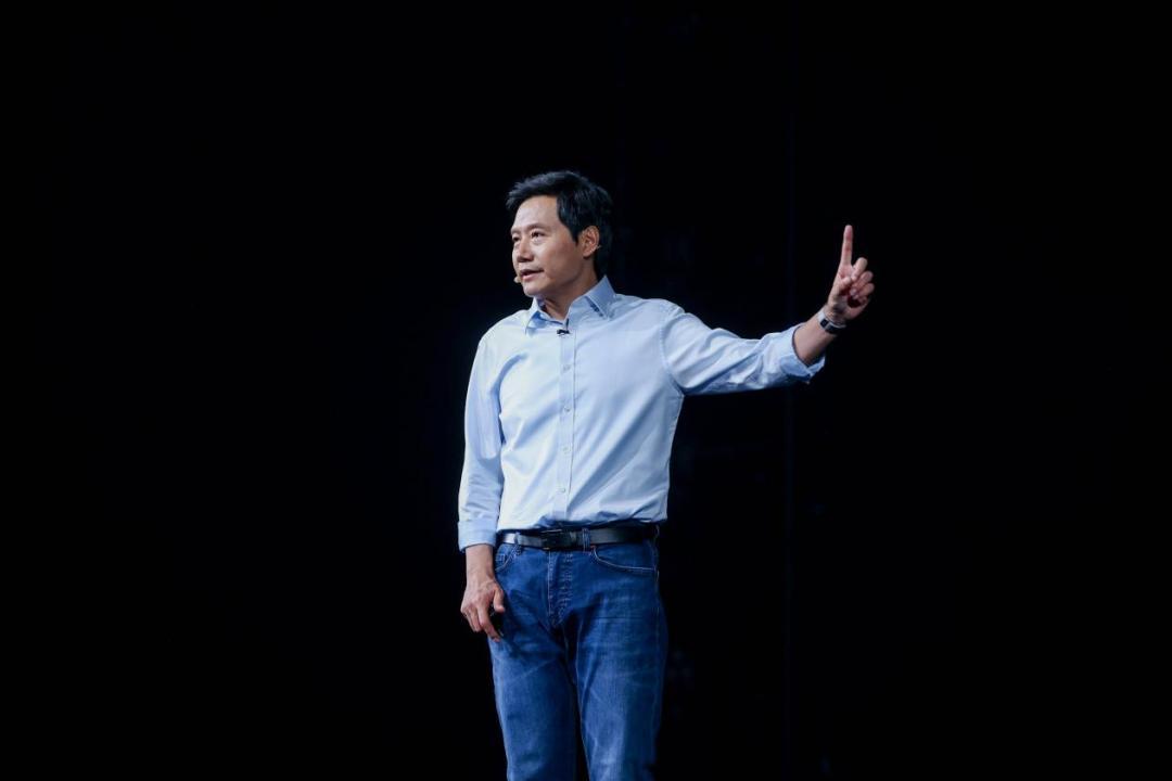 小米汽车卖到爆，争议却紧追着雷军跑