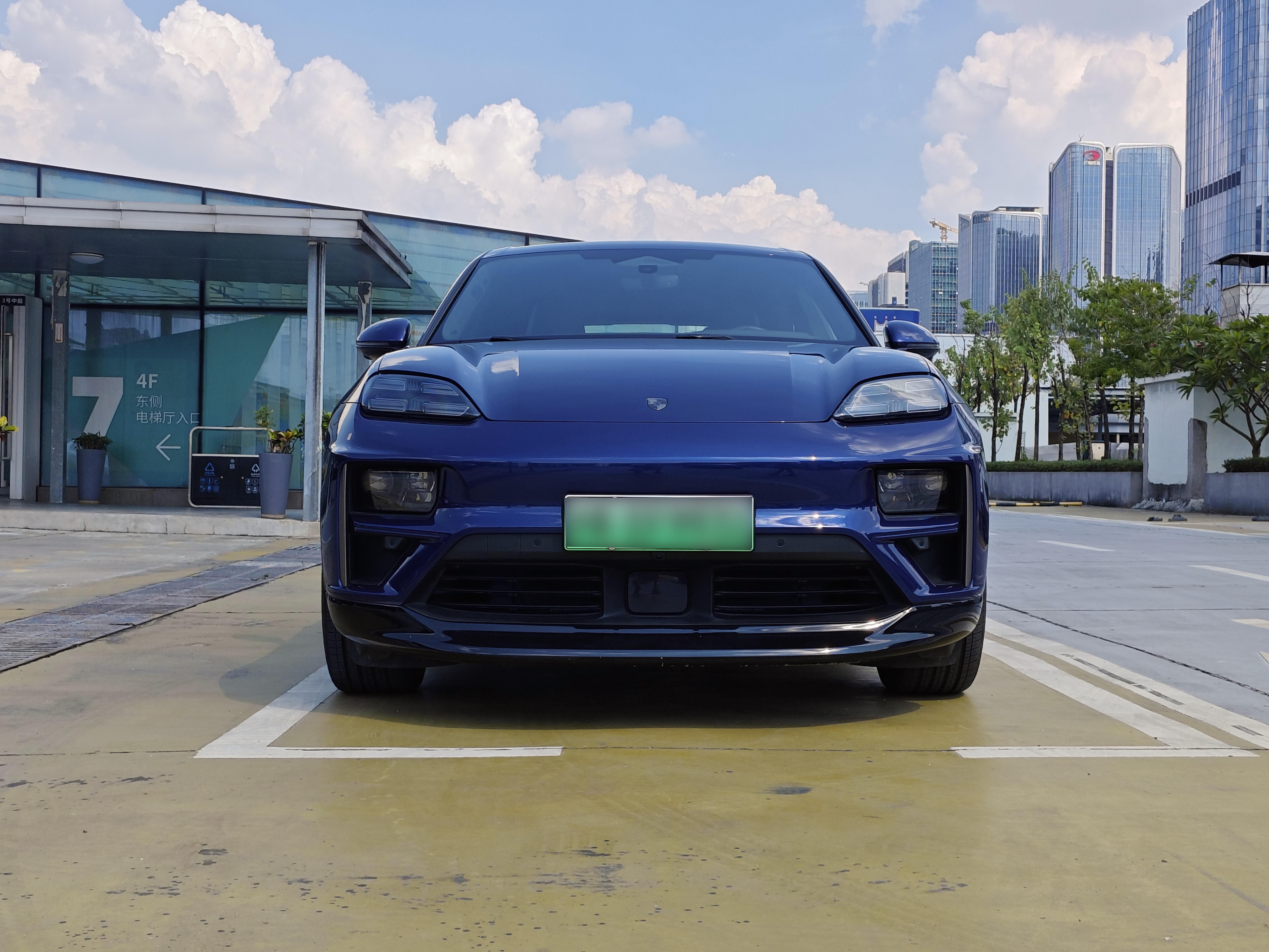 花一百万买保时捷Macan EV！这位男人这回真香了！