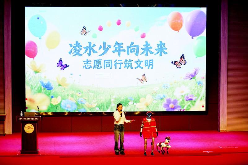 智能宣讲机器人登台，让垃圾分类宣讲更科技