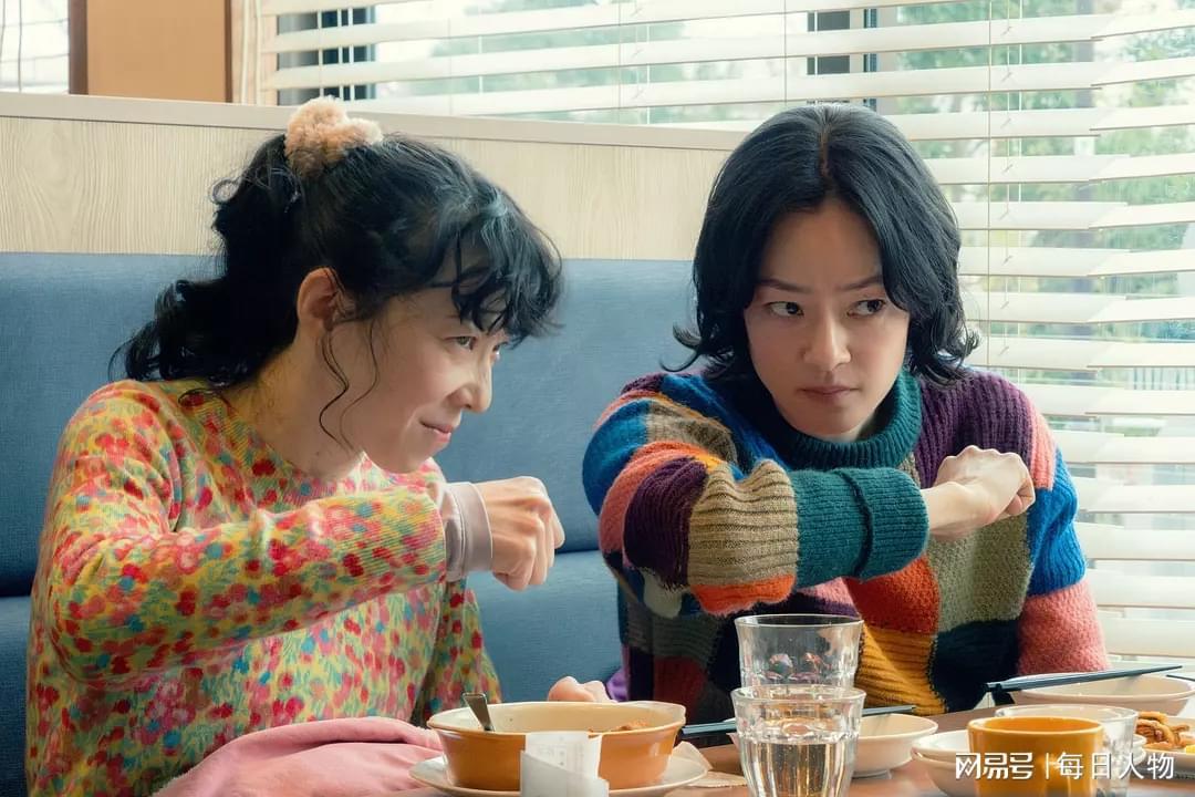 吃猫粮，假装有娃，“邪修”省钱的年轻人，狠起来连自己都骗