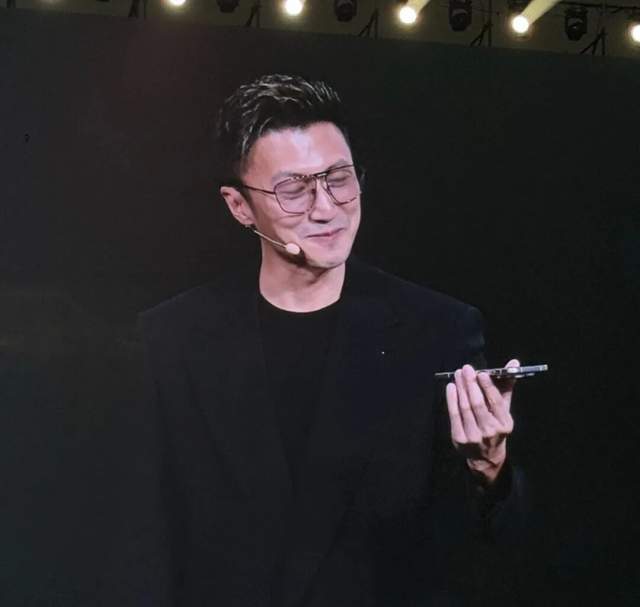 库克人在北京，安卓AiPhone 4499元贴脸开卖！