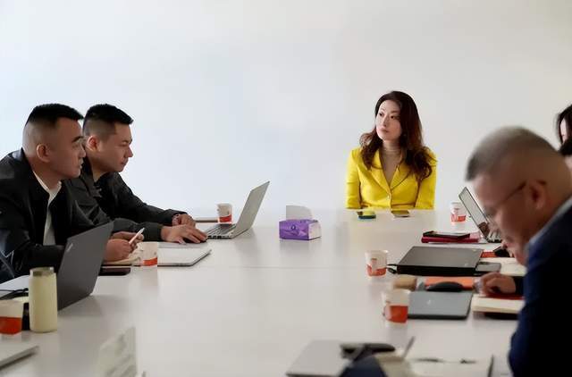 宗馥莉罕见公开露面！多人确认其没有继续任职于娃哈哈丨邦早报