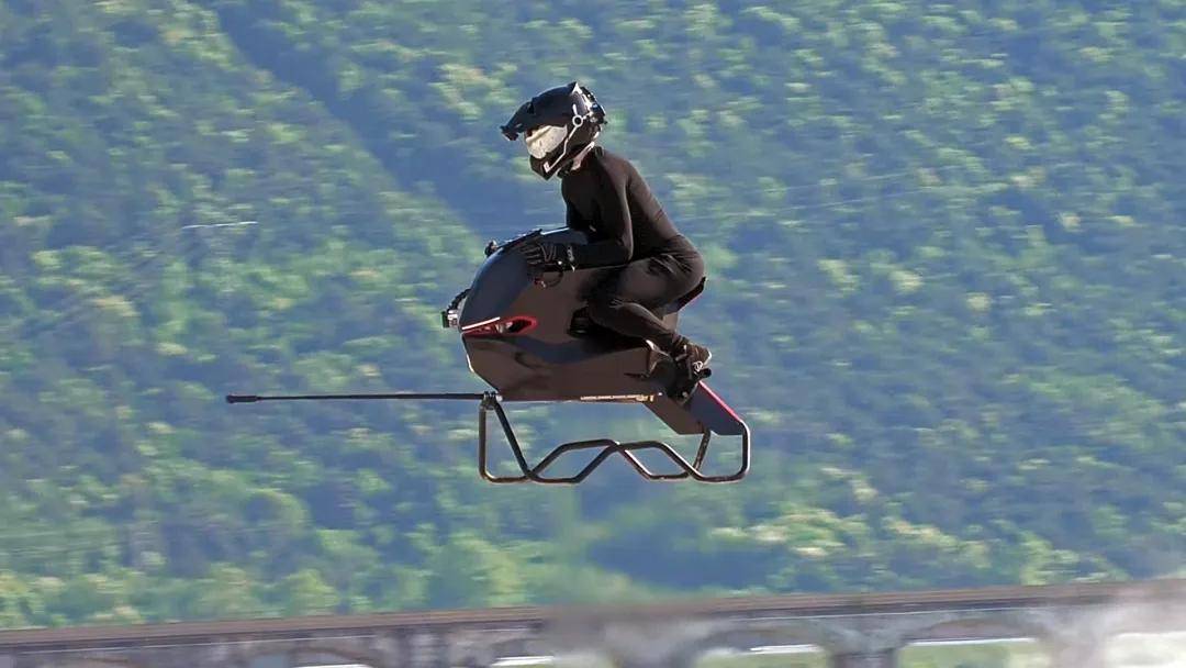 5分钟上手，无照就能飞：91万「空中F1」已经排到了2027