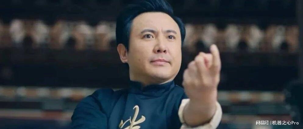 全网都吵疯了！小鹏的人形机器人，是不是真人