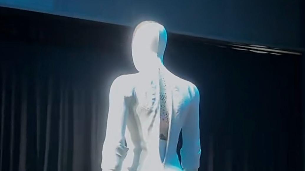 小鹏机器人里藏了真人？何小鹏发一镜到底视频，机器人“脱衣”回应质疑