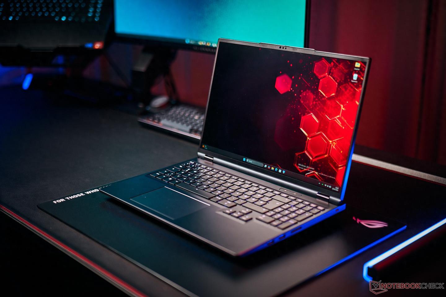 疯了！游戏本逆天改装：一颗电阻4090反杀5090！