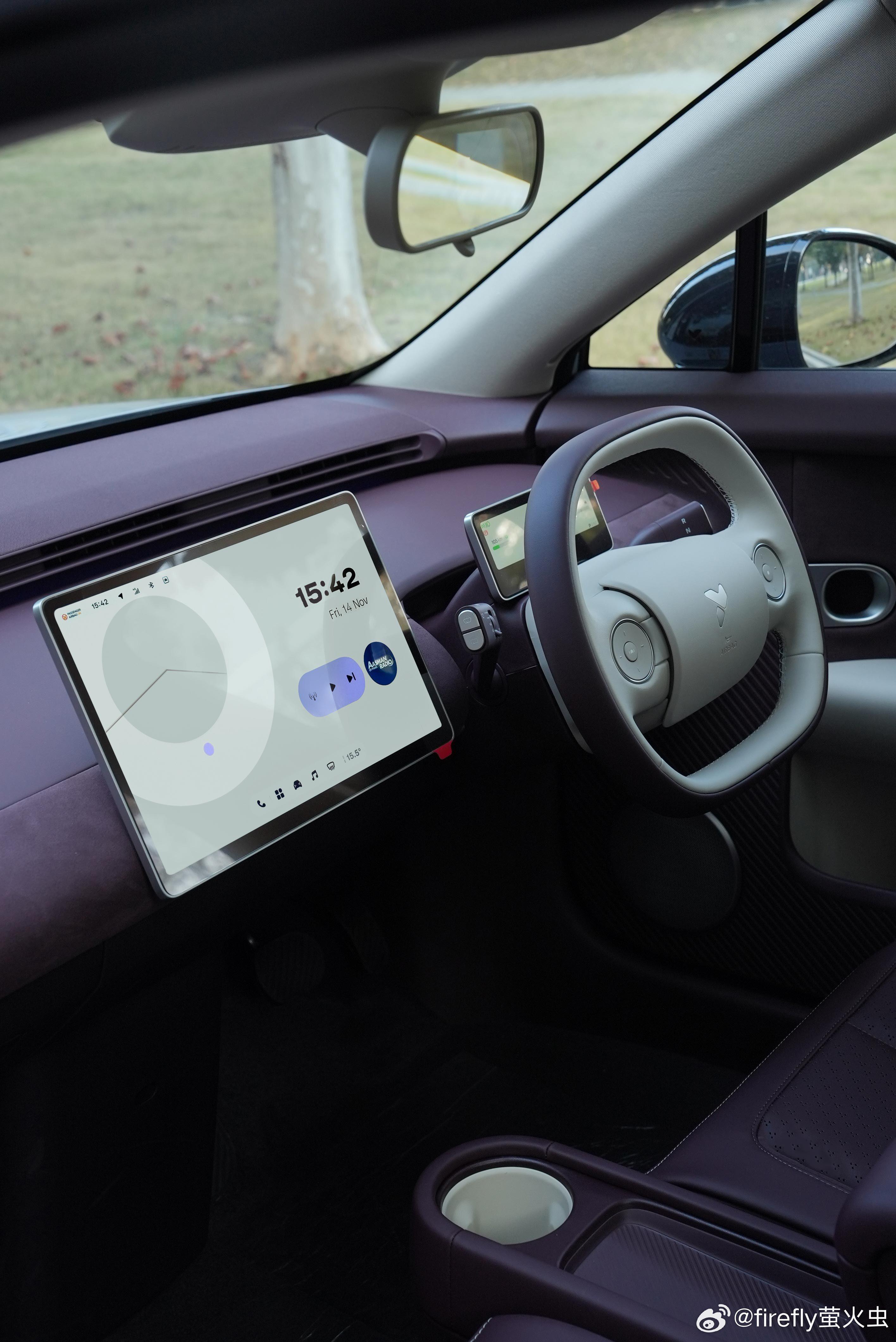 蔚来萤火虫右舵车型量产，首批将发运新加坡