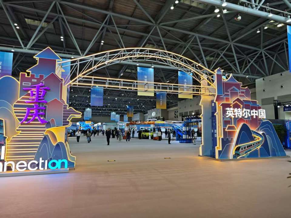 入华四十年的英特尔，在重庆为我们展示了AI PC的未来蓝图