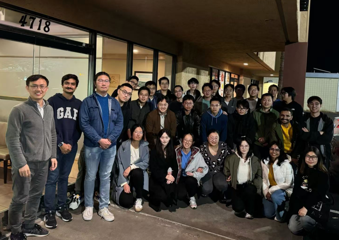 告别静态操控：新型AI可穿戴贴片，可在运动中识别手势控制机械臂