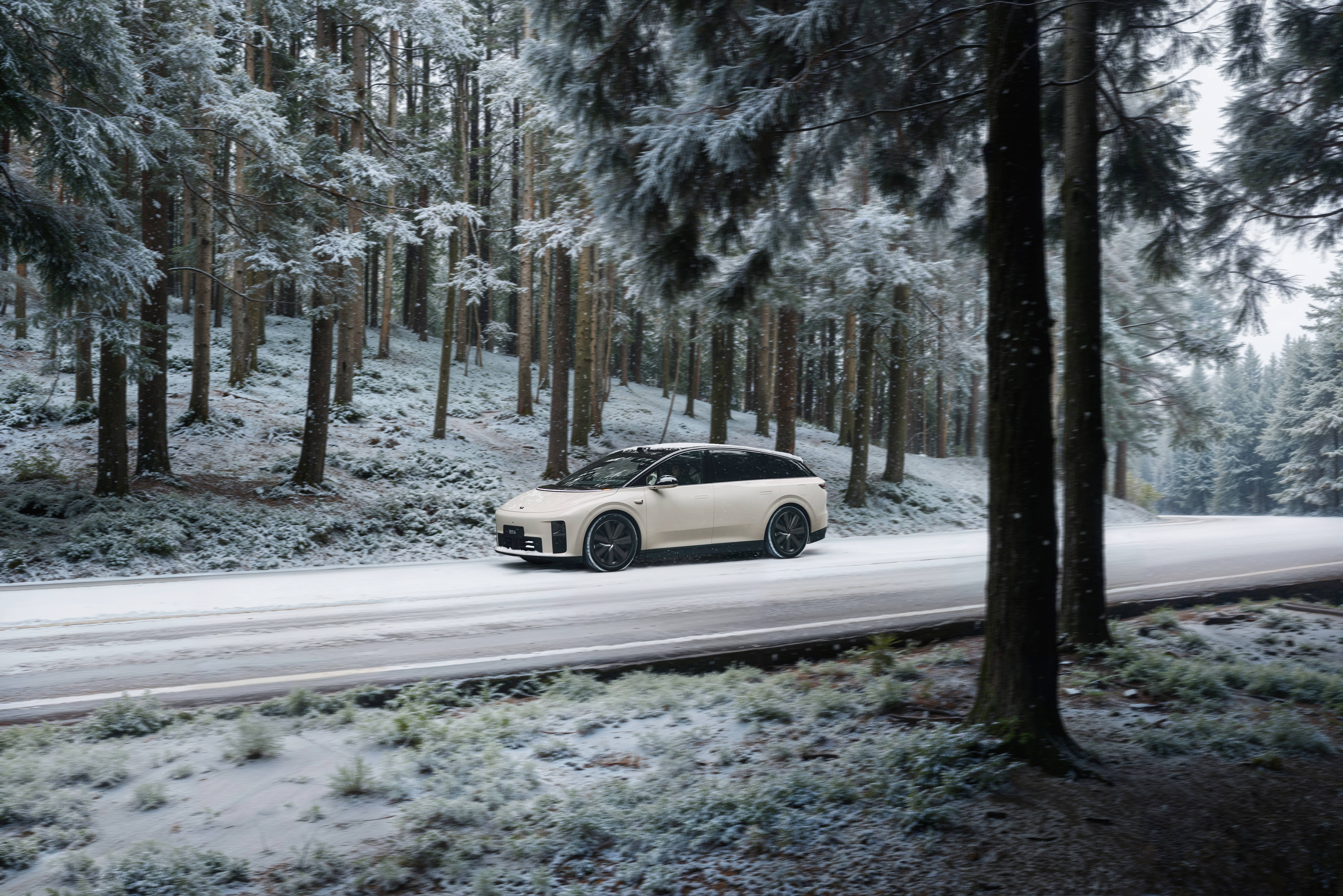 理想 VLA 再更新，不但自主充电还能躲「鱼雷」