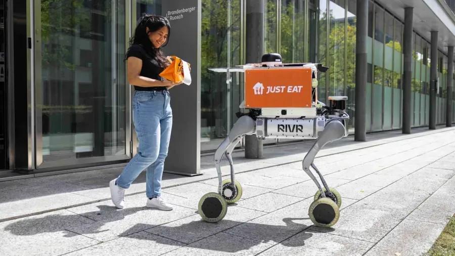 贝佐斯投的机器狗，正在送外卖