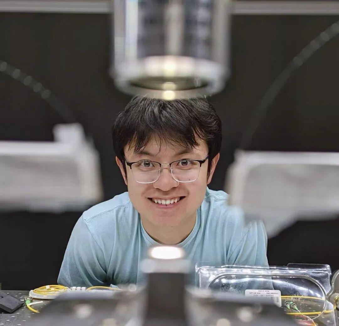 他们首创光子“魔法调色盘”，实现非线性光学过程100%良率