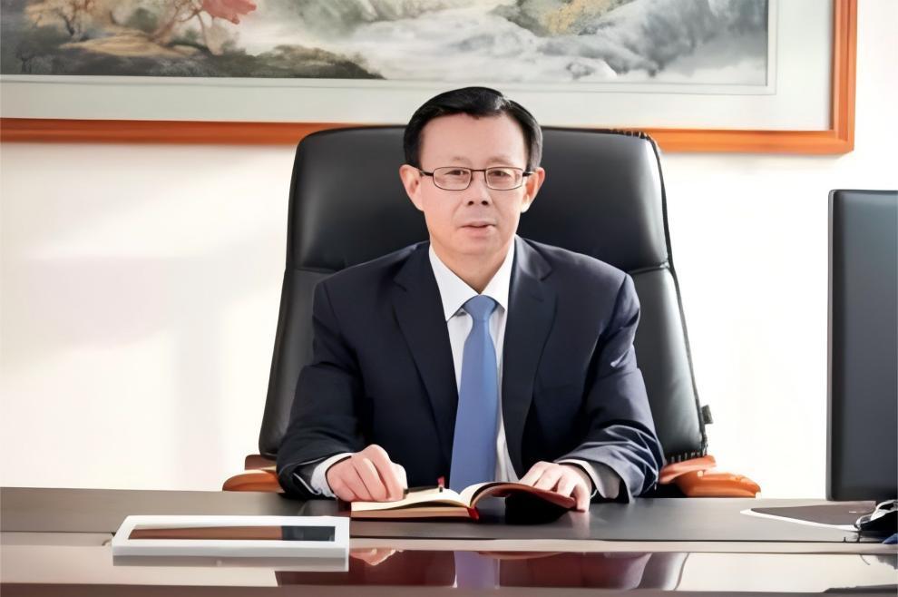 抱紧英伟达谷歌“大腿”，680亿烟台首富“赢麻了”