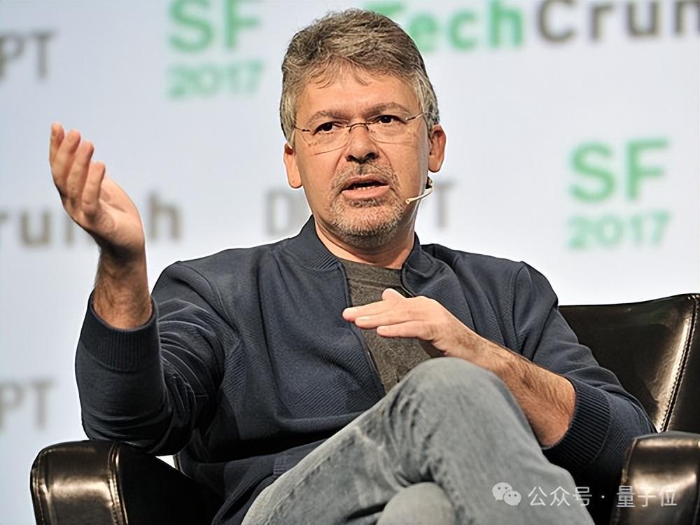 库克不忍了！挥刀优化苹果AI大总管