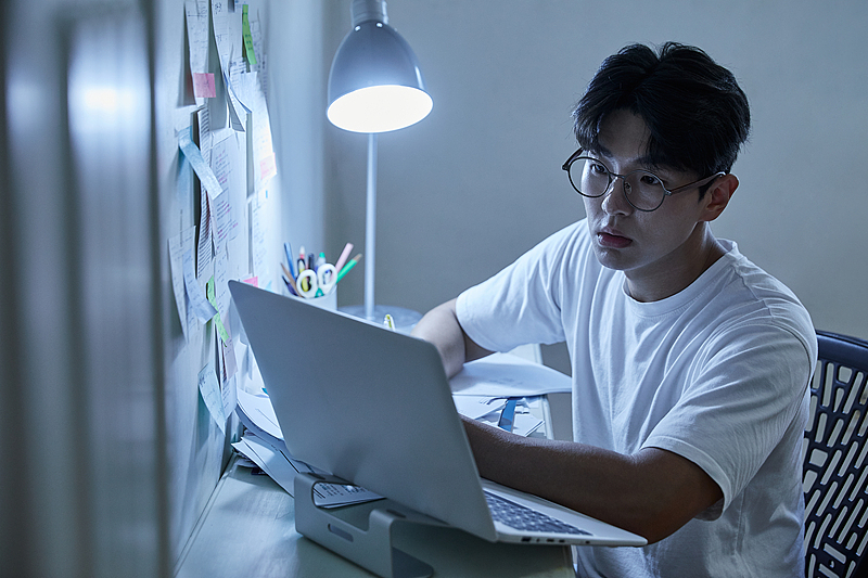 第一批会用AI的文科生已经被老板们“盯”上了