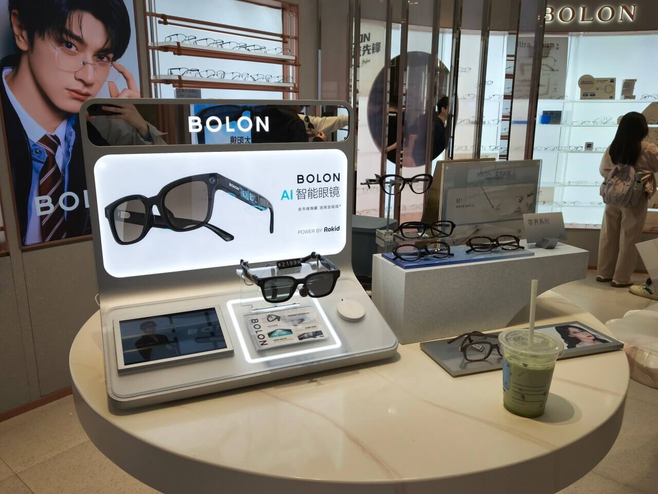 AI眼镜爆发的真相：购买容易配镜难，线下渠道成了“最后一公里”