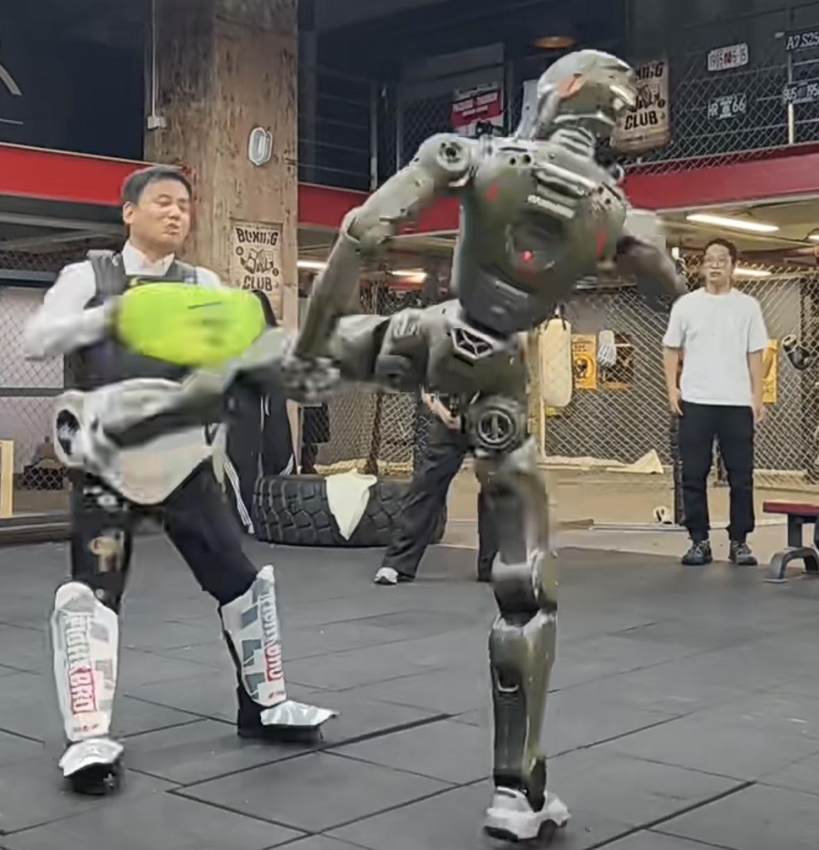 机器人安全“千疮百孔”?黑客一小时攻破,失控可能挥拳伤人