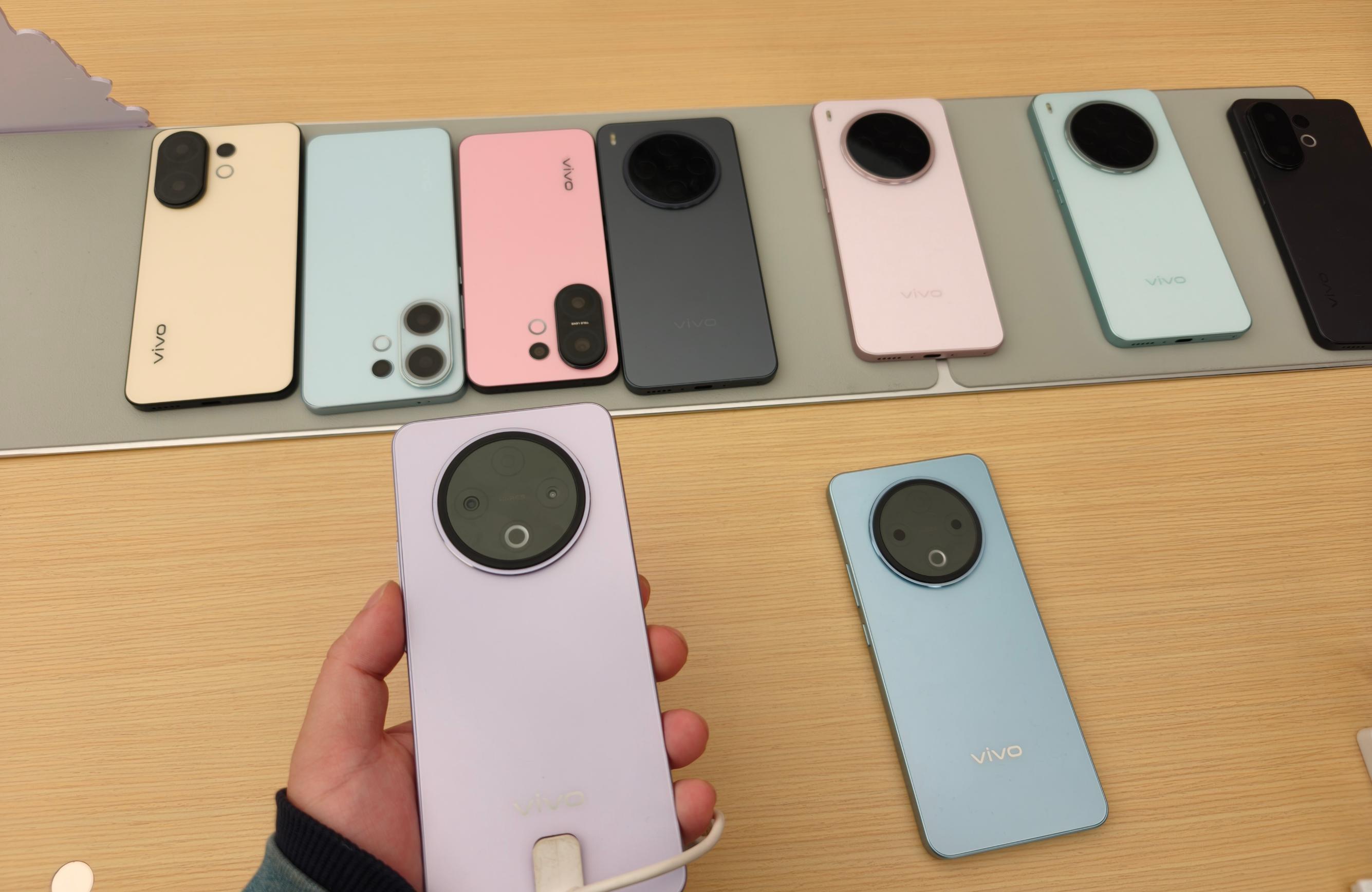 線下門店暗訪:給老人買手機,越"落后"越好用?