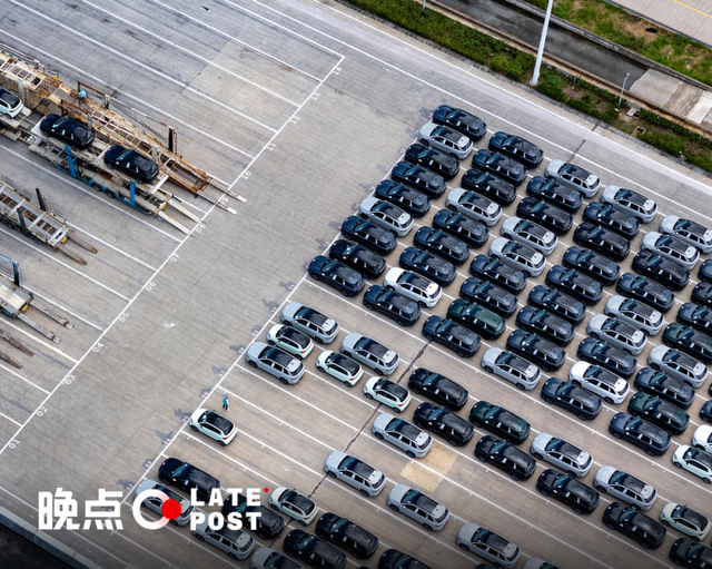 三万俱乐部的疲态：“蔚小理” 的 2025