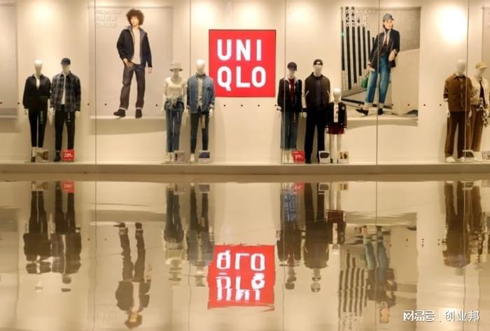 多家优衣库门店被曝偷拍；奥特曼预测未来将告别屏幕键盘丨邦早报