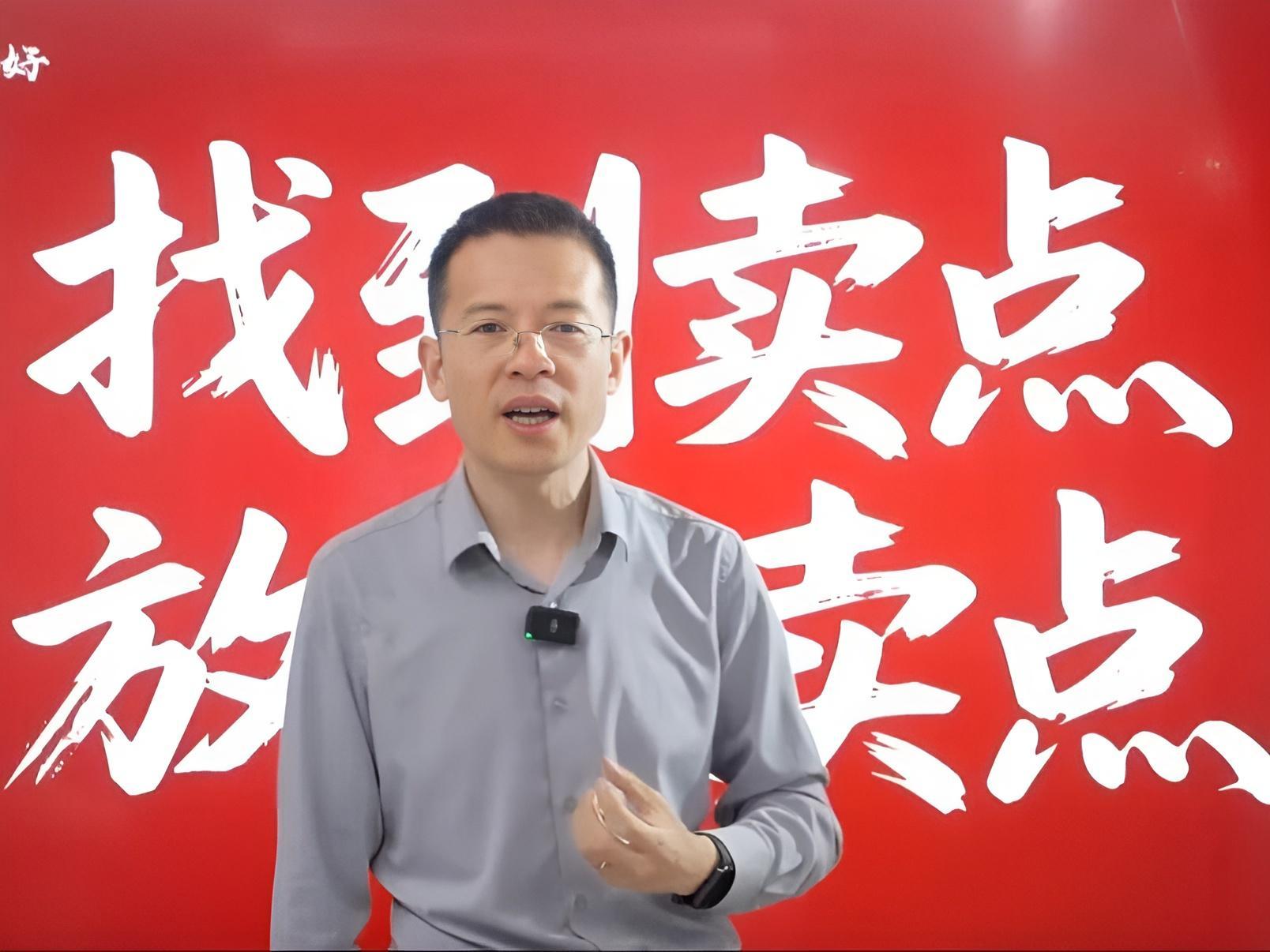 东方甄选大换帅!董宇辉早已单飞,19年老将孙进如何破局?