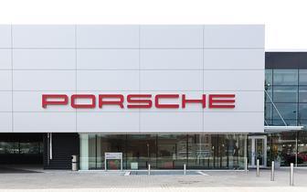 郑州中原保时捷中心疑连夜闭店 “跑路”，官方专班已介入调查