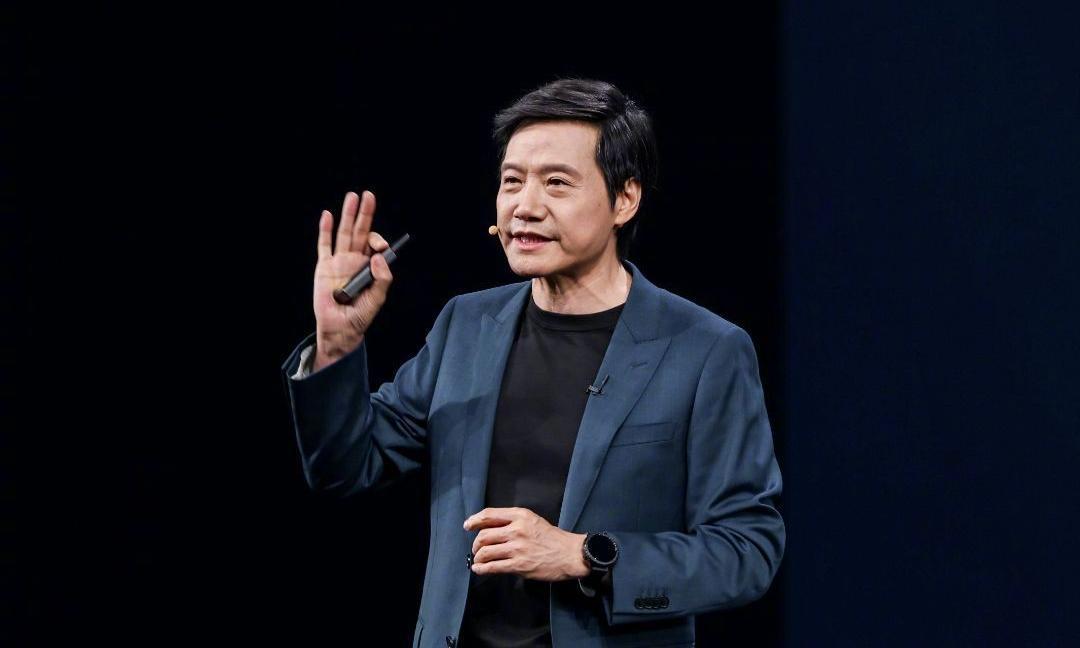 雷军扛不住了！宣布跨年直播延期，网友：养好身体再冲