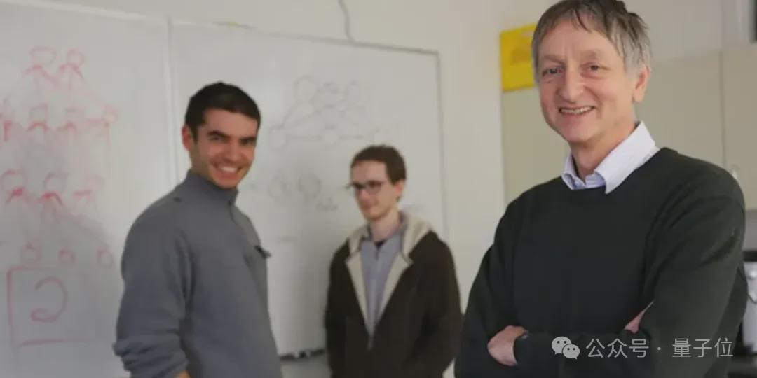 Hinton加入Scaling Law论战，他不站学生Ilya