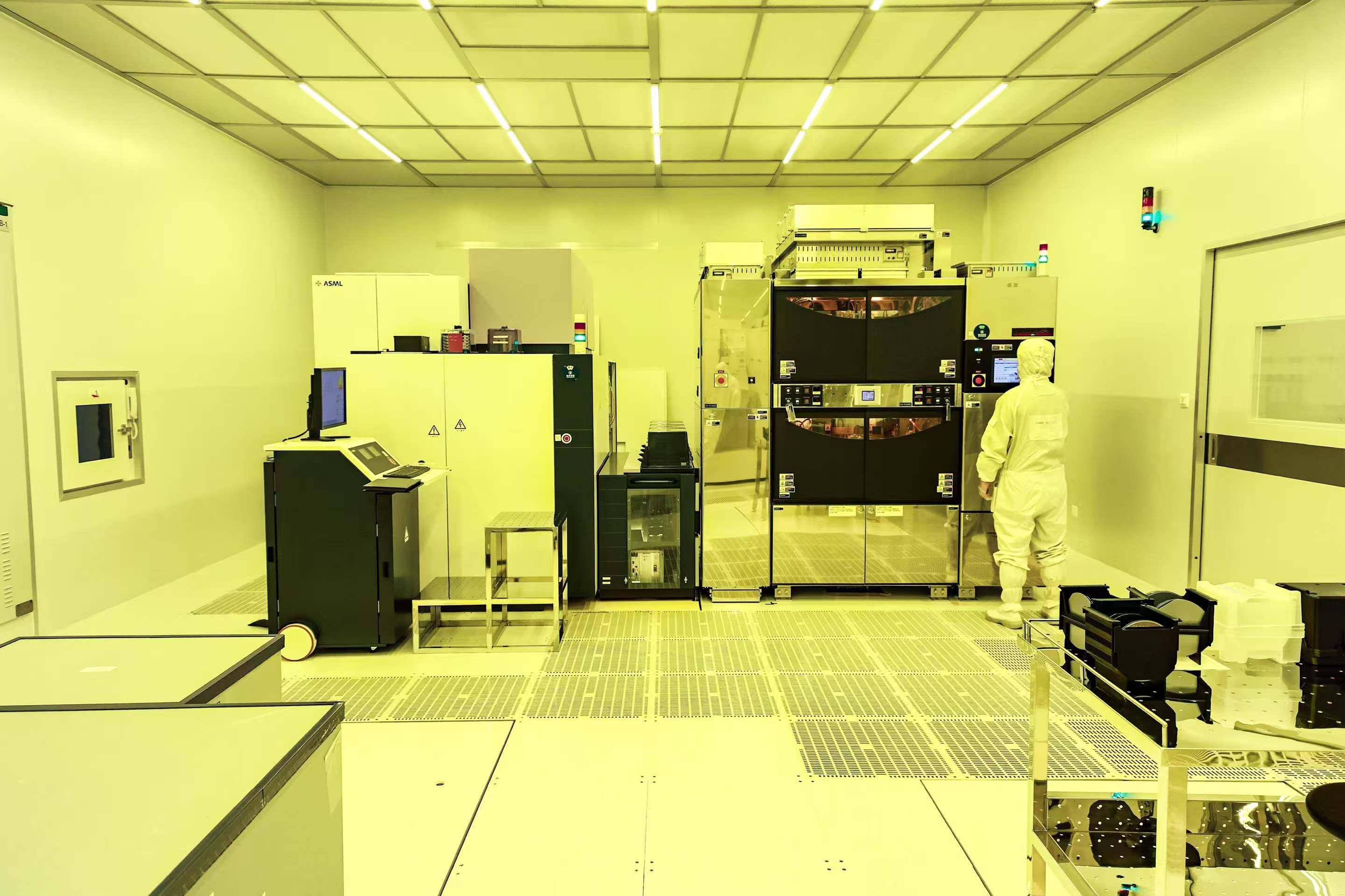 上交大教授放弃绿卡，回国造出中国首条量子光子芯片产线