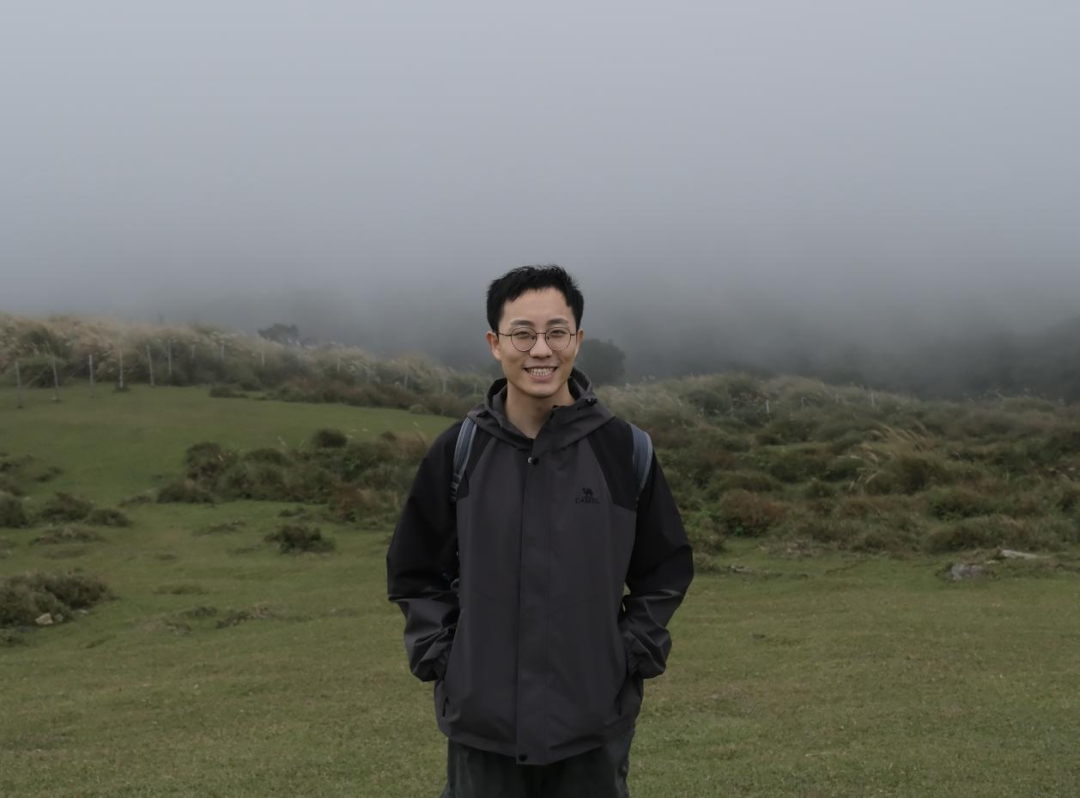 Agent学会“预测同伴”，神经网络里涌现出了类社会位置细胞