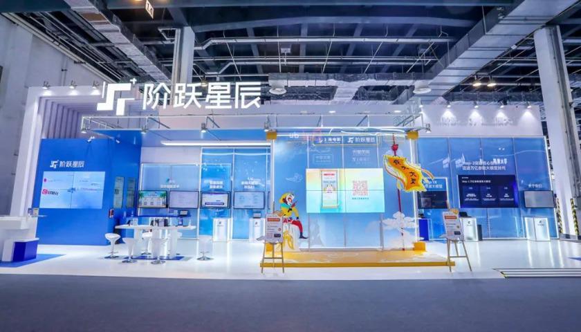 印奇和50亿融资加持,阶跃星辰杀入决赛圈