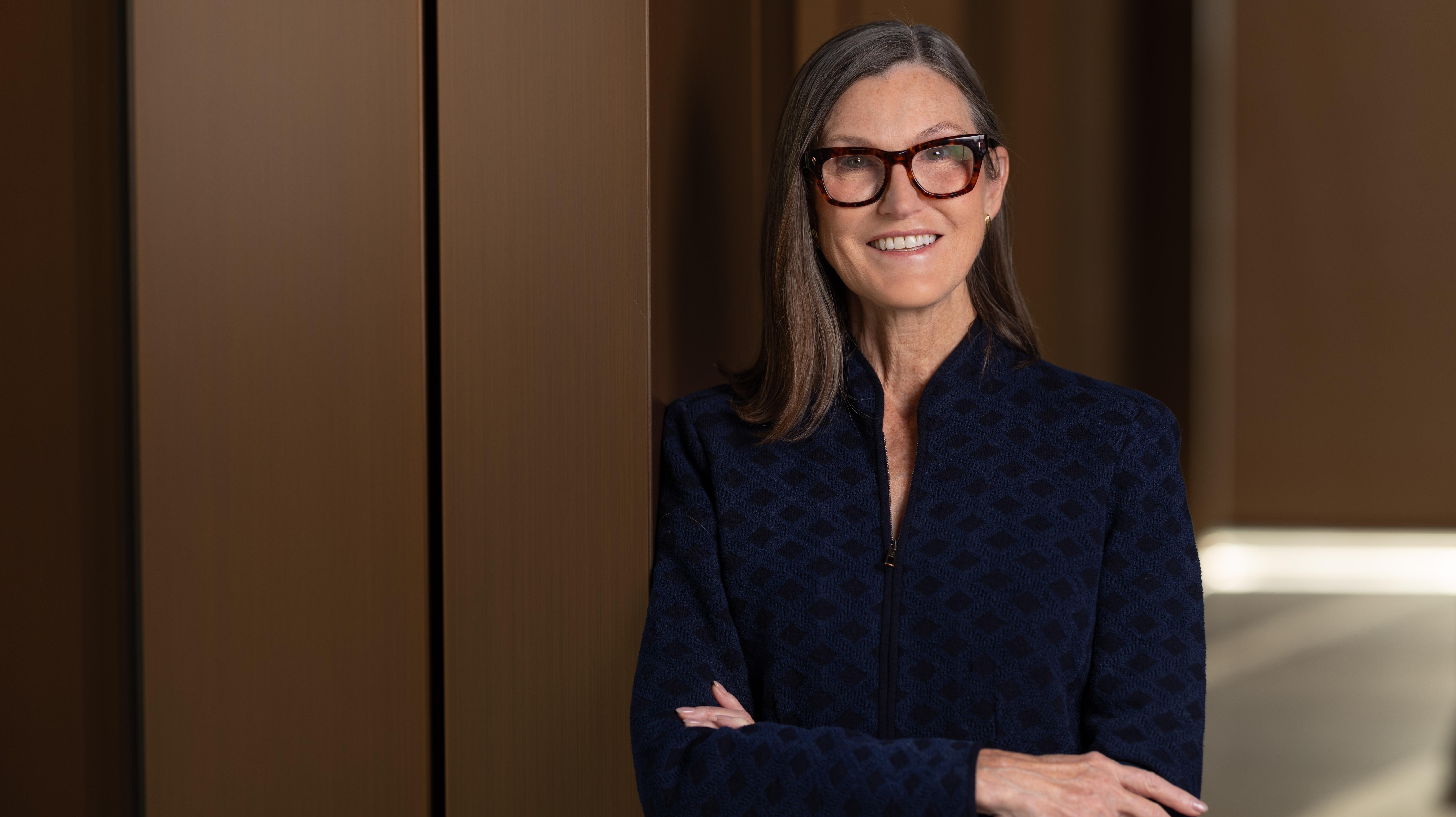 木头姐2026 AI展望：数字劳动力到来，个人赚钱逻辑彻底变了