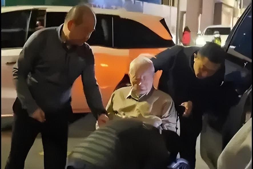 Kimi海外收入超国内；94岁张忠谋与黄仁勋共进晚餐丨Going Global