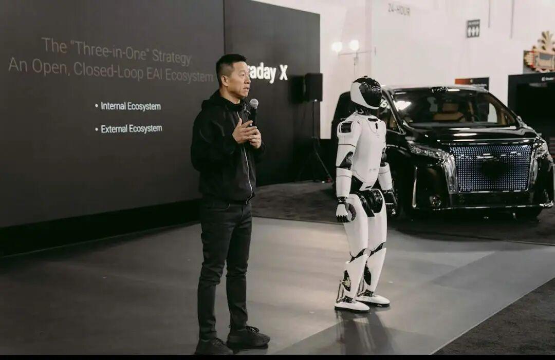 贾跃亭“造人”上热搜，机器人1.7万开卖，已拿下1211台订单