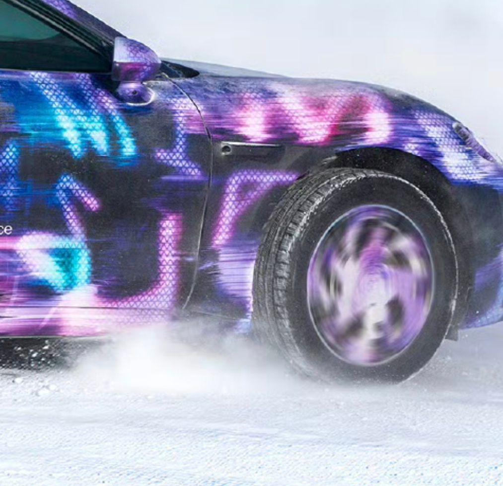 华为鸿蒙造假被网友发现，尚界冬测宣传图反物理：轮毂飞转轮胎静止