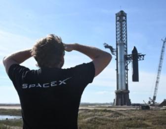 马斯克：SpaceX或于10年内在月球上建造一座自我发展的城市