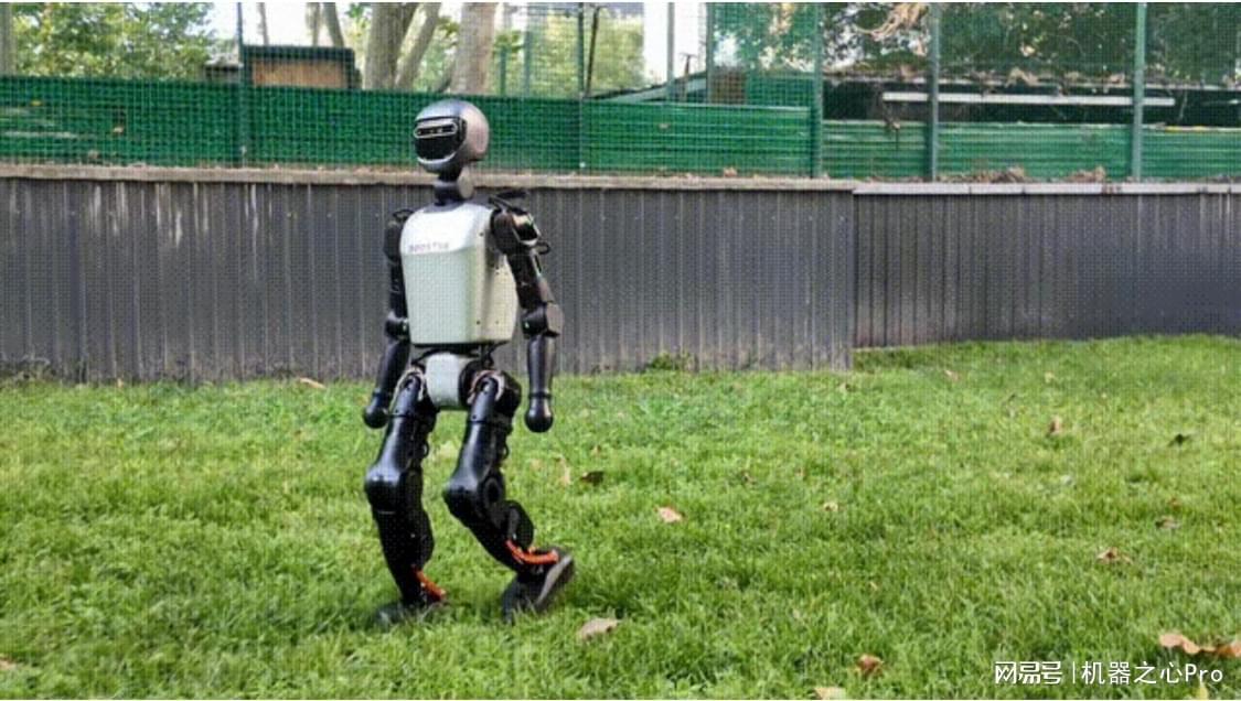 ICLR 2026 通研院提出人形机器人预训练与真机微调新范式