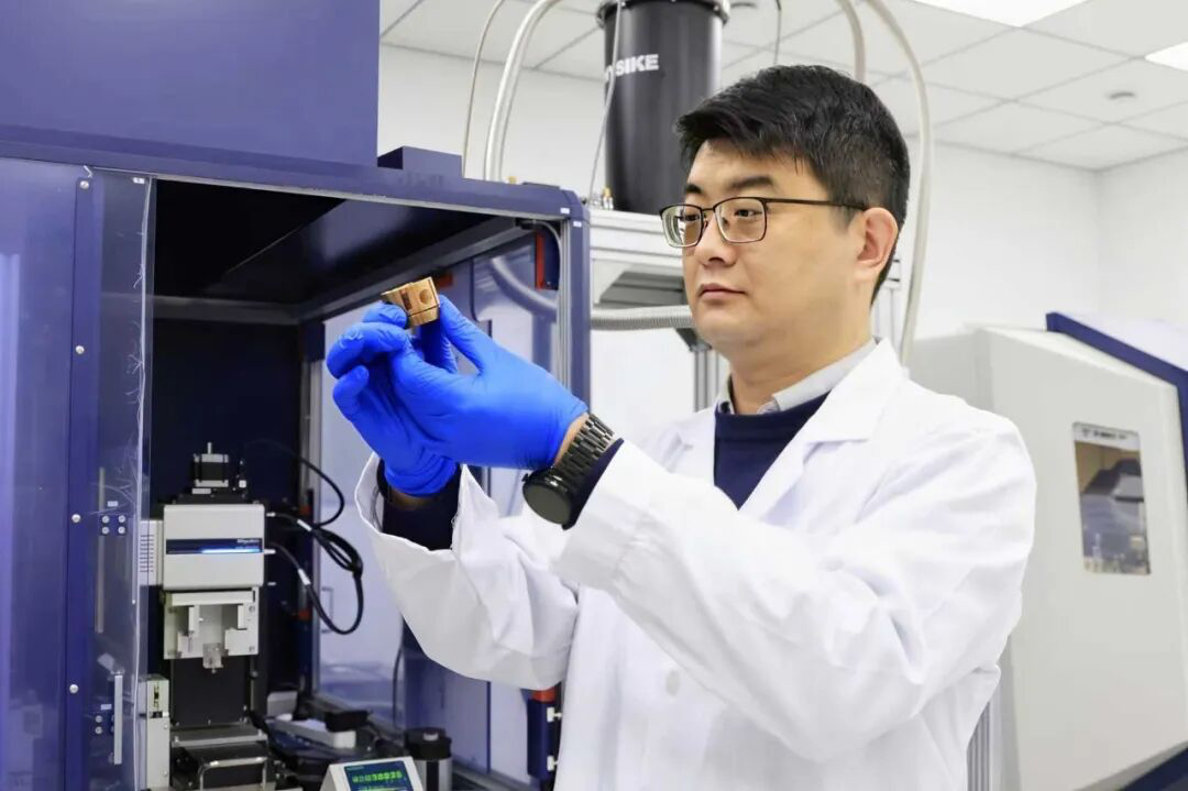 20秒降温30℃，中科院开发制冷黑科技，AI算力的新型散热方案来了