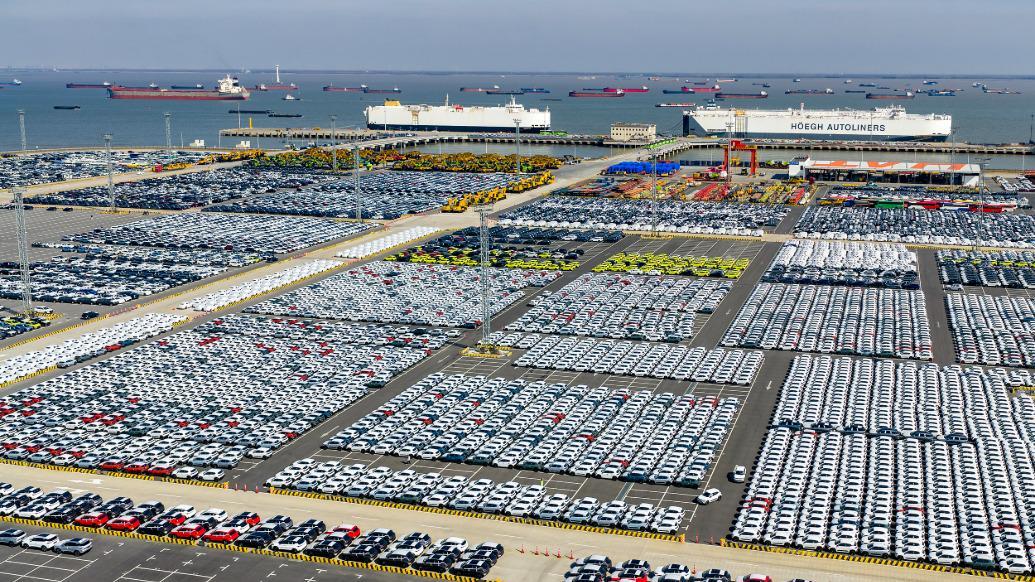 中汽协：1月新能源汽车国内销量同比下降18.9%，出口翻倍