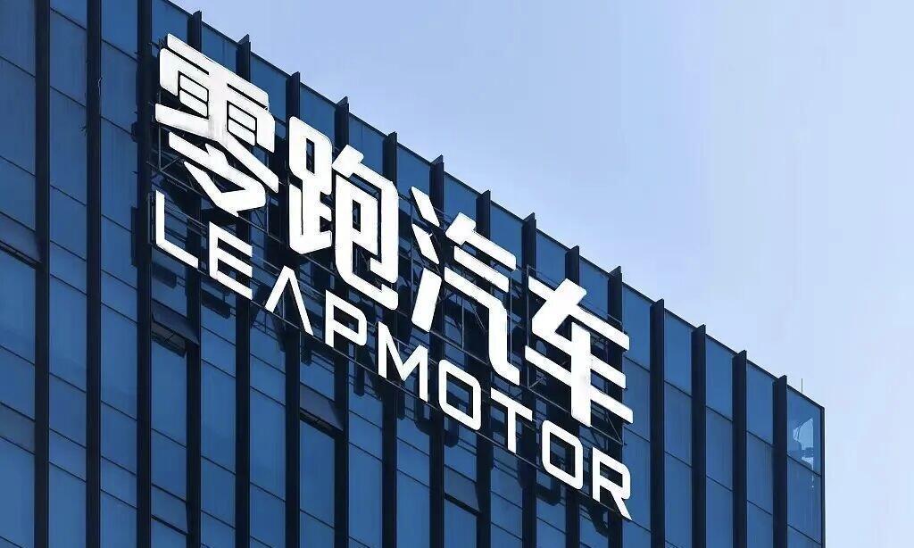 朱江明听劝了！豪掷百台iPhone 17 Pro抽奖，舆论反转