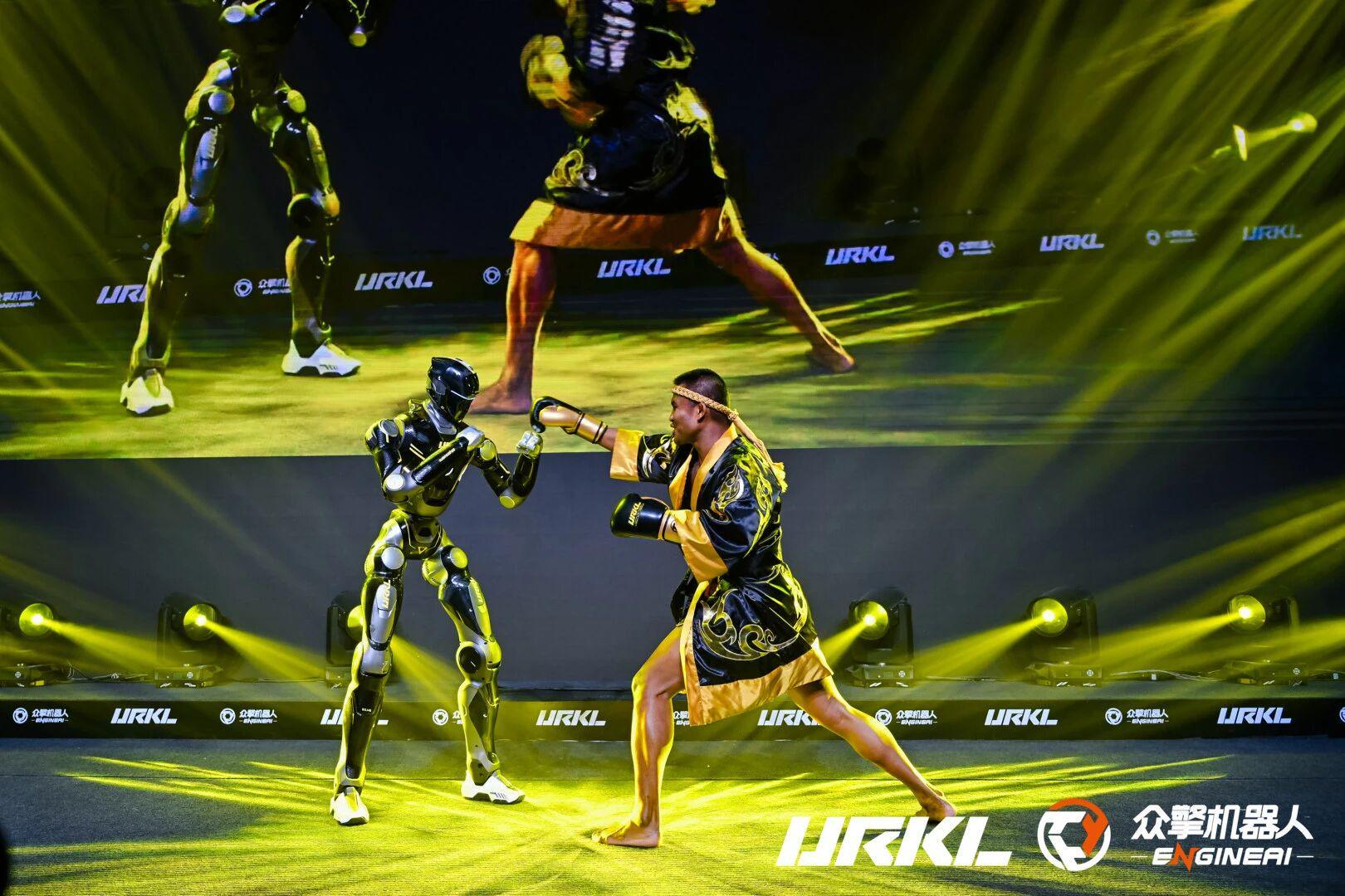 机器人界的格斗联赛！花大钱秀肌肉，众擎找到了流量密码