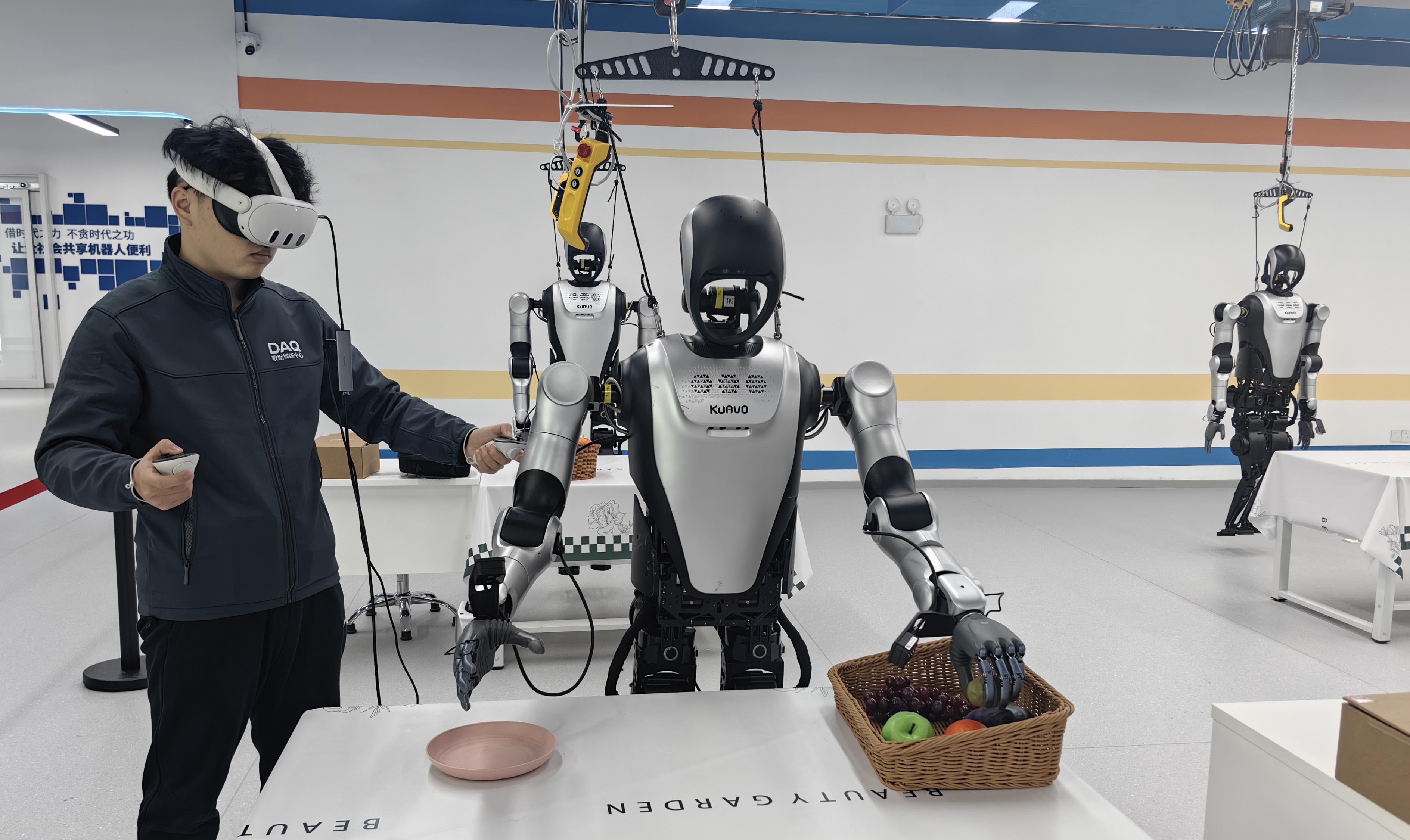 从春晚舞台到人间烟火——中国探索机器人多元应用场景