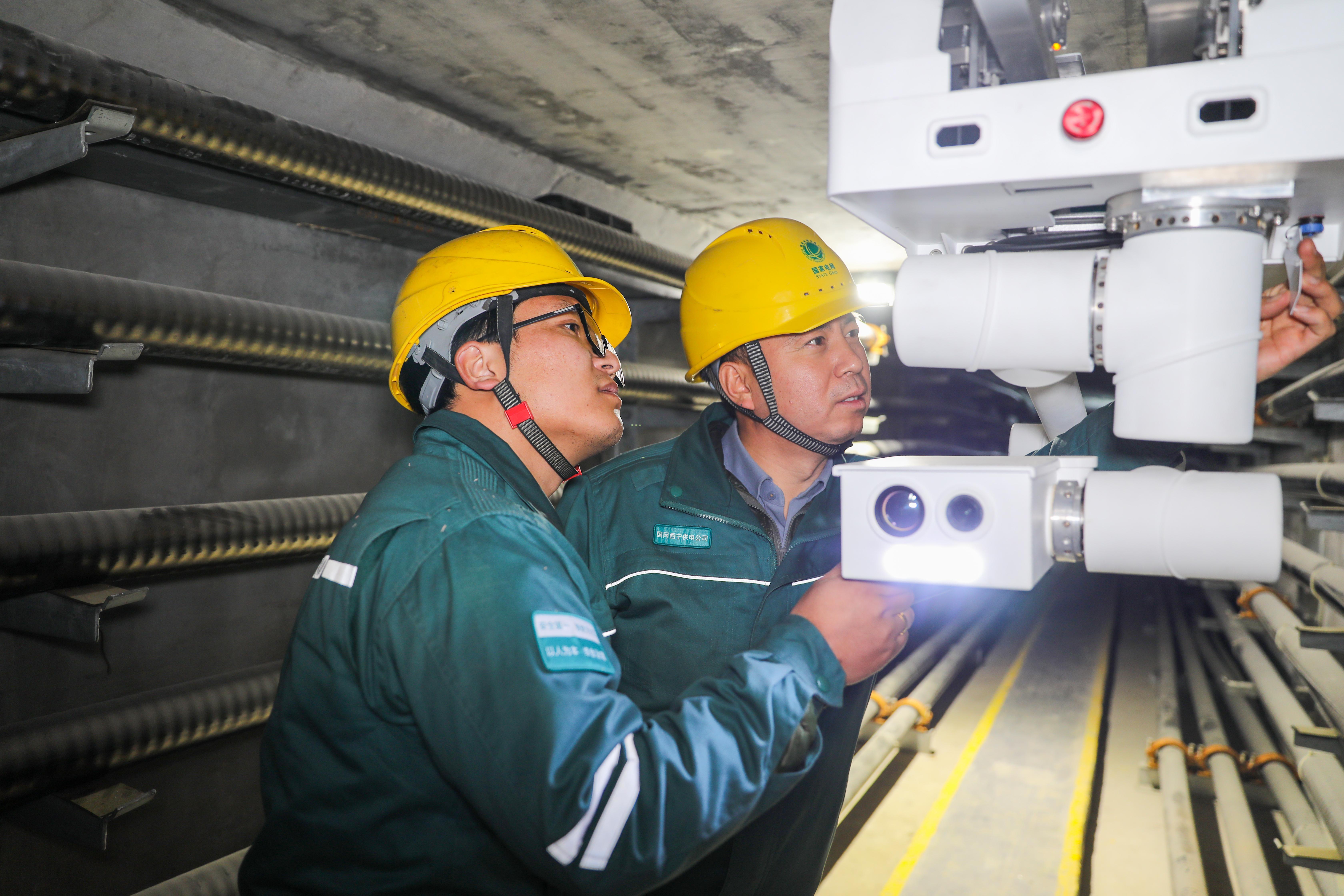 地心下的“智能守岁人”:巡检机器人护航城市新年