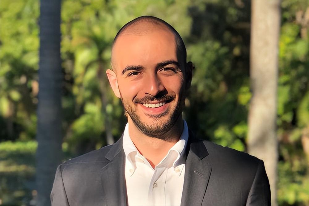 耶鲁学霸用Claude干翻了百人律师团队,重构法律执业模式