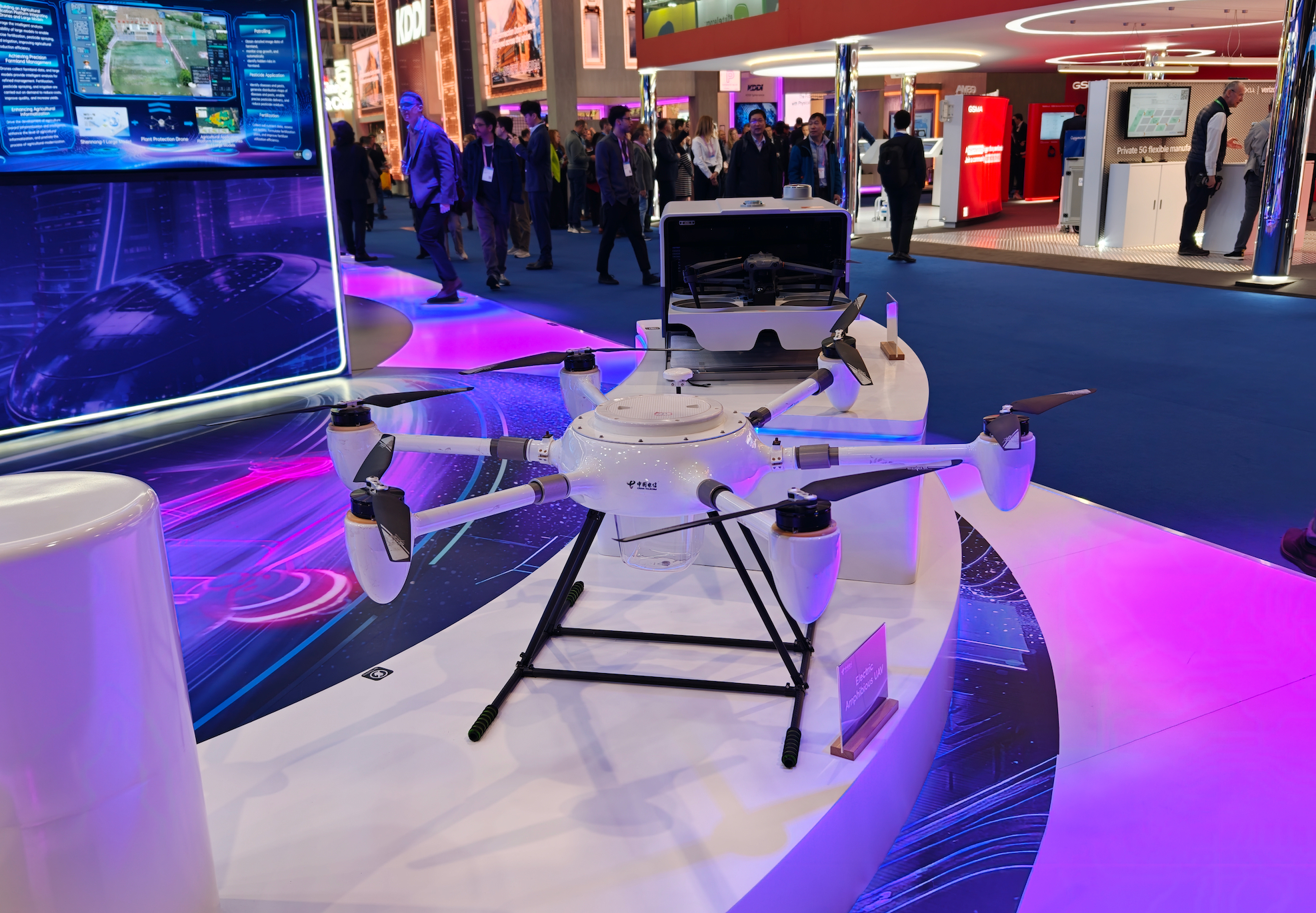 华为修“天路”,中兴造“天眼”:MWC上演「天空争夺战」